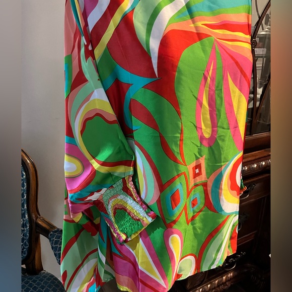 NWT retro print poncho style blouse. - Picture 2 of 6